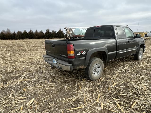 Image of Chevrolet 2500HD equipment image 4