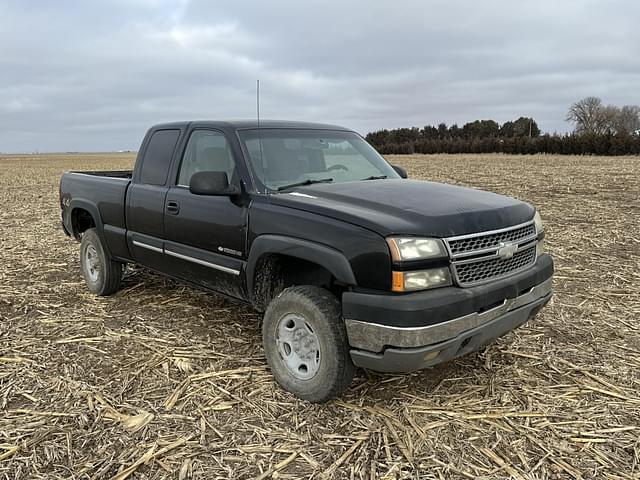 Image of Chevrolet 2500HD equipment image 1