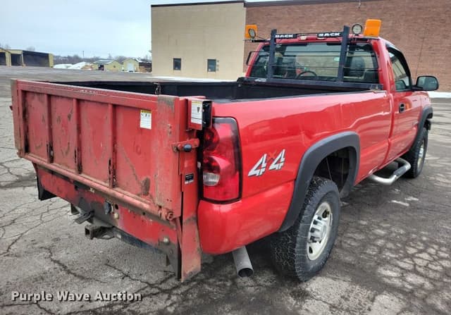 Image of Chevrolet 2500HD equipment image 4