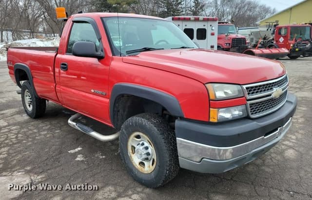 Image of Chevrolet 2500HD equipment image 2