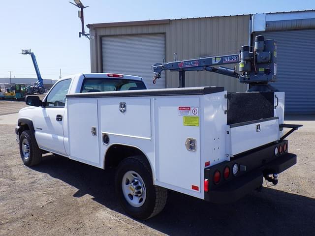 Image of Chevrolet 2500HD equipment image 3