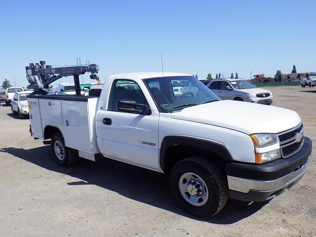 Image of Chevrolet 2500HD equipment image 1