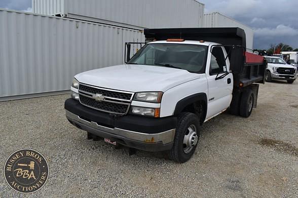 Image of Chevrolet 3500 equipment image 4