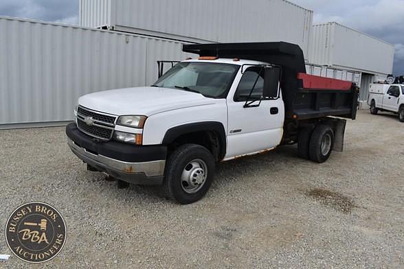 Image of Chevrolet 3500 equipment image 3