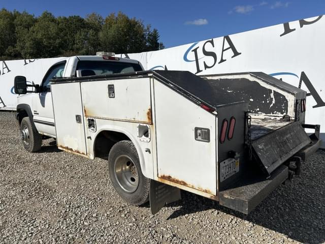 Image of Chevrolet 3500 equipment image 2