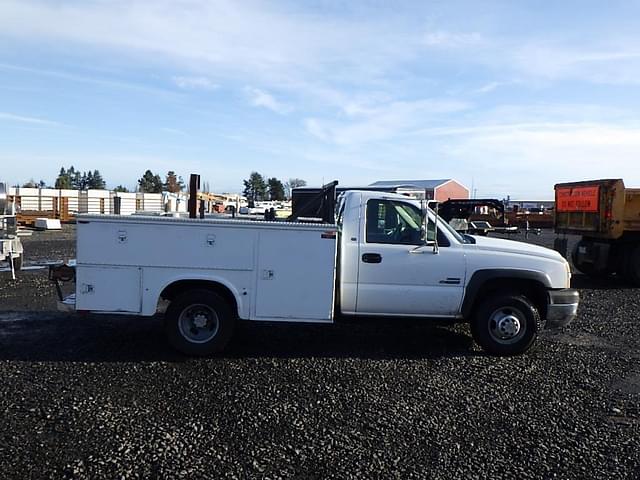 Image of Chevrolet 3500 equipment image 2