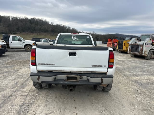 Image of Chevrolet 3500 equipment image 2