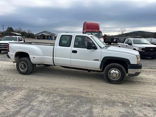 Image of Chevrolet 3500 equipment image 4