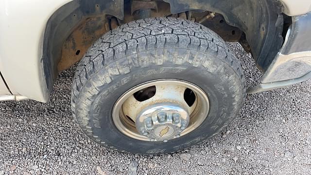 Image of Chevrolet 3500 equipment image 3