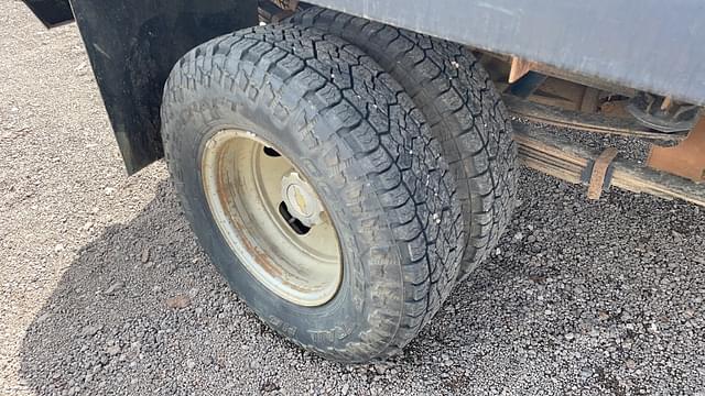 Image of Chevrolet 3500 equipment image 4