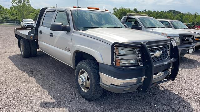 Image of Chevrolet 3500 equipment image 2