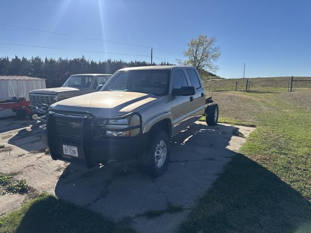 Image of Chevrolet 3500 equipment image 2