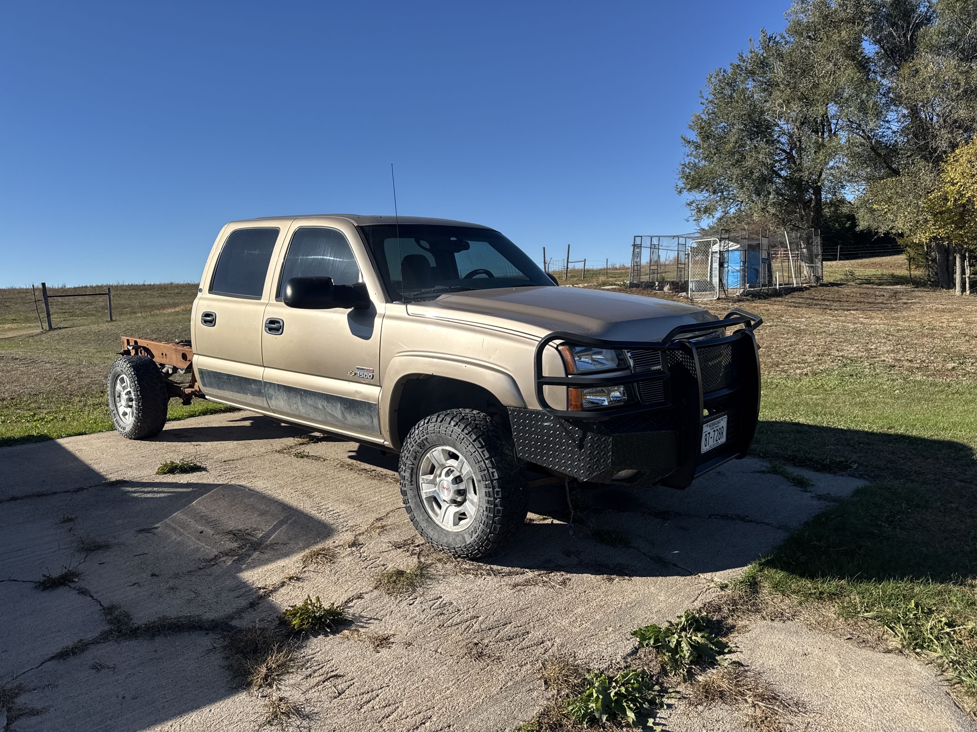 2005 Chevrolet 3500 Equipment Image0
