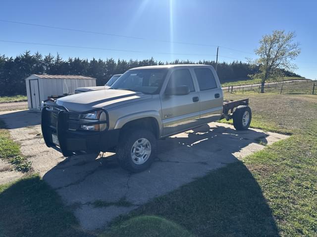 Image of Chevrolet 3500 equipment image 3