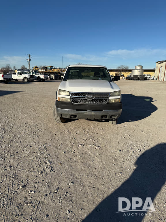 Image of Chevrolet 3500 equipment image 2