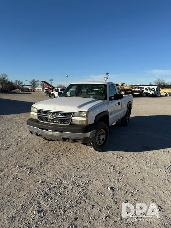 Image of Chevrolet 3500 equipment image 3