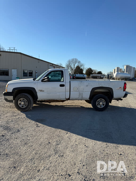 Image of Chevrolet 3500 equipment image 4