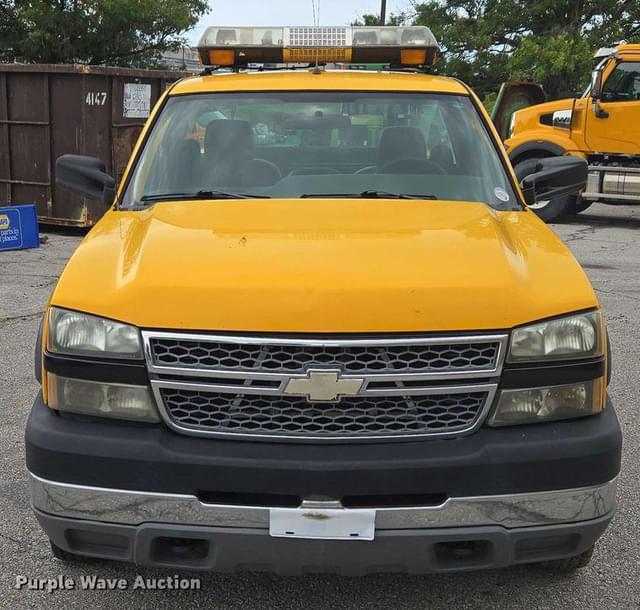 Image of Chevrolet 3500 equipment image 1