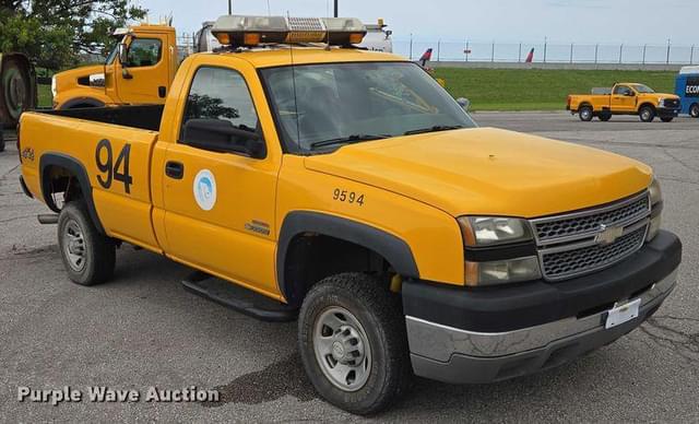 Image of Chevrolet 3500 equipment image 2