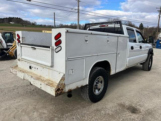 Image of Chevrolet 3500 equipment image 4