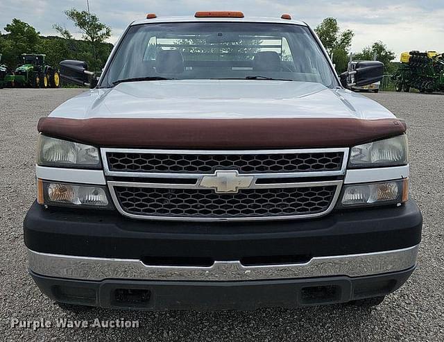 Image of Chevrolet 3500 equipment image 1