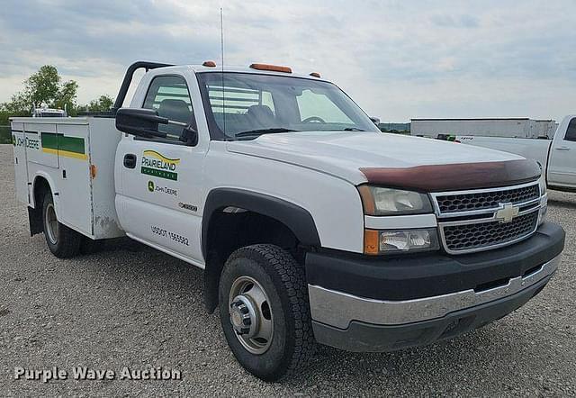 Image of Chevrolet 3500 equipment image 2