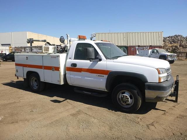 Image of Chevrolet 3500 equipment image 1