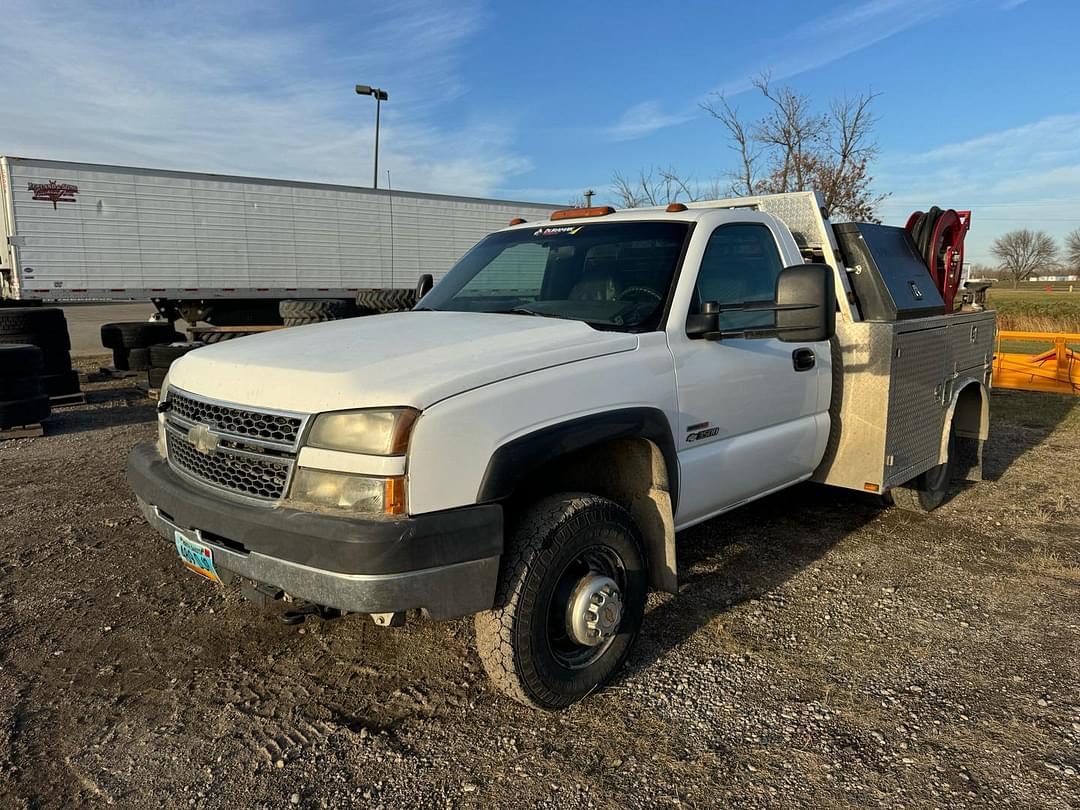 Image of Chevrolet 3500HD Primary image