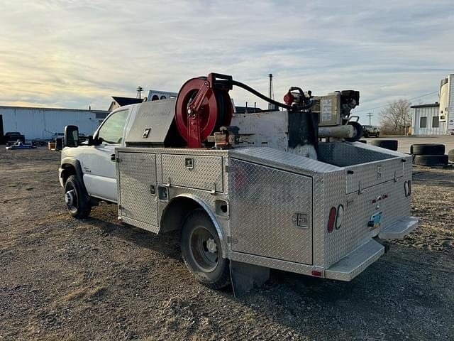 Image of Chevrolet 3500HD equipment image 4