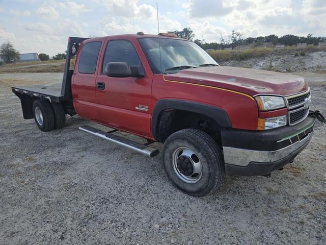Image of Chevrolet 3500HD equipment image 3