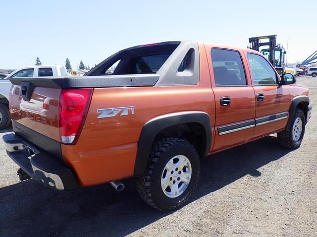 Image of Chevrolet Avalanche equipment image 2