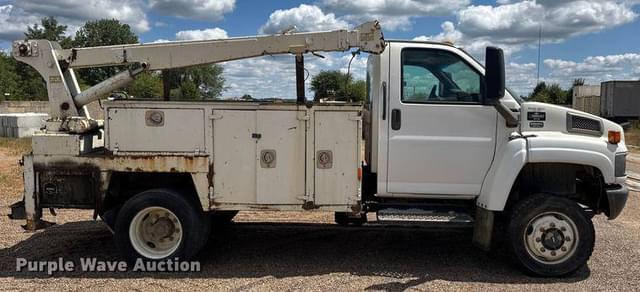 Image of Chevrolet C5500 equipment image 3