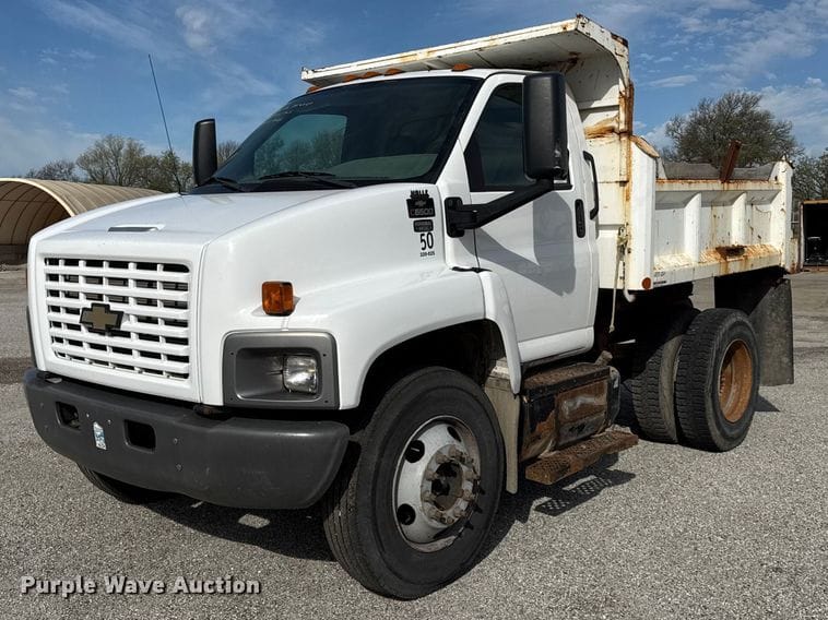 2005 Chevrolet C6500 Equipment Image0