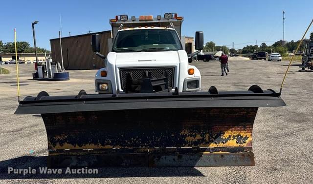 Image of Chevrolet C7500 equipment image 1