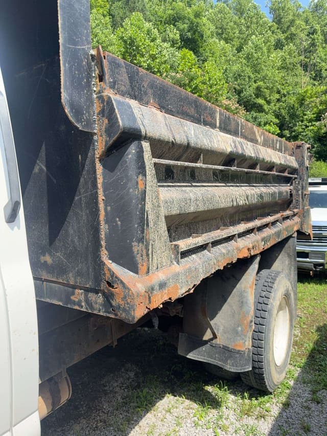 Image of Chevrolet C7500 equipment image 3