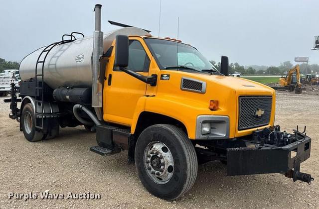 Image of Chevrolet C7500 equipment image 2