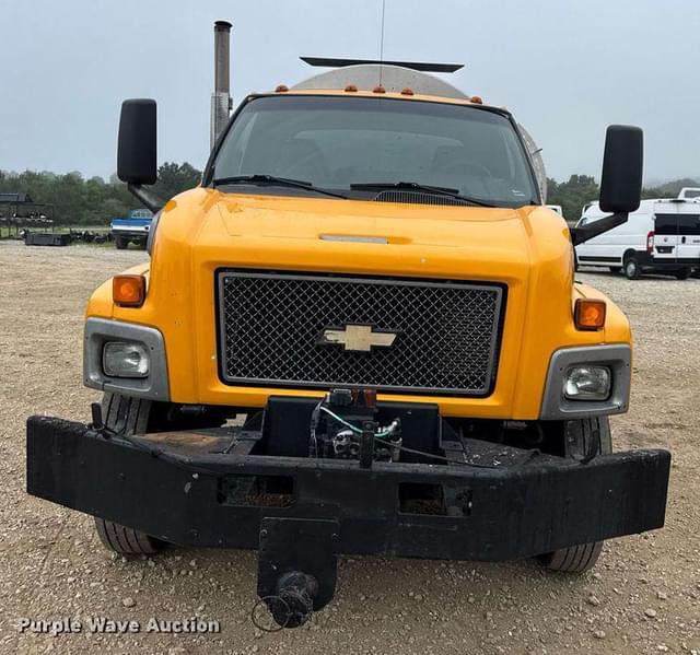 Image of Chevrolet C7500 equipment image 1