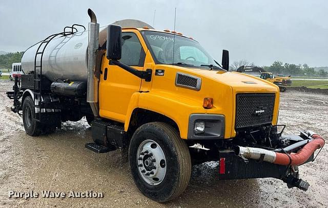 Image of Chevrolet C7500 equipment image 2