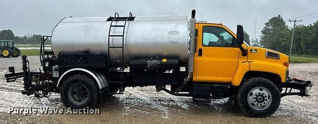Image of Chevrolet C7500 equipment image 3