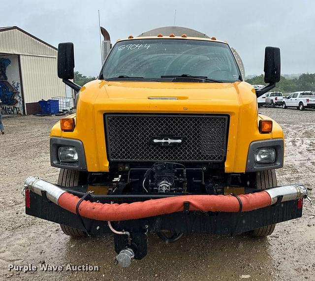 Image of Chevrolet C7500 equipment image 1