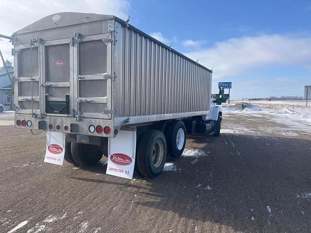 Image of Chevrolet C7500 equipment image 4