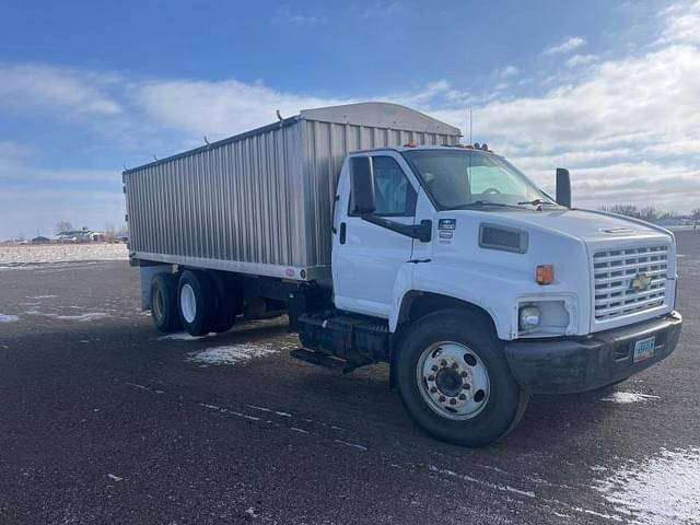 Image of Chevrolet C7500 equipment image 3