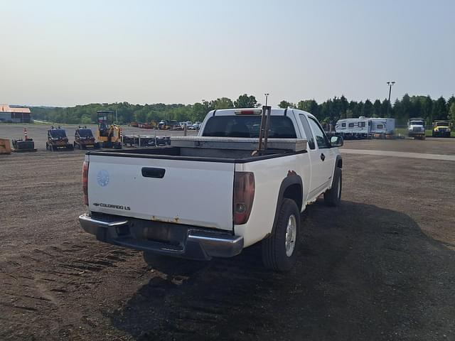 Image of Chevrolet Colorado equipment image 2