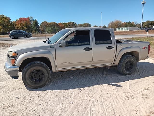 Image of Chevrolet Colorado equipment image 2