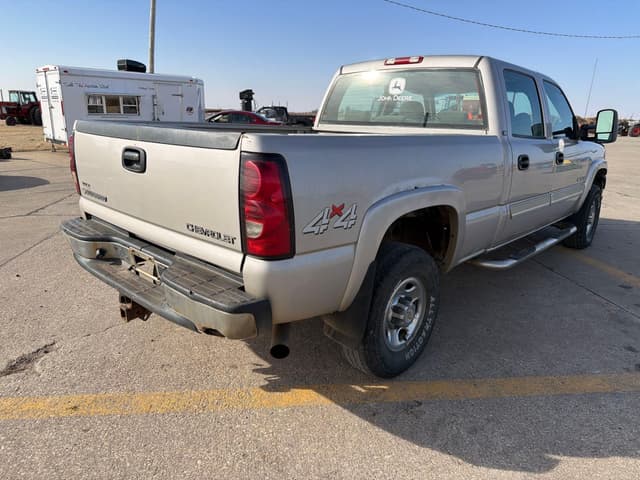 Image of Chevrolet K2500 equipment image 3