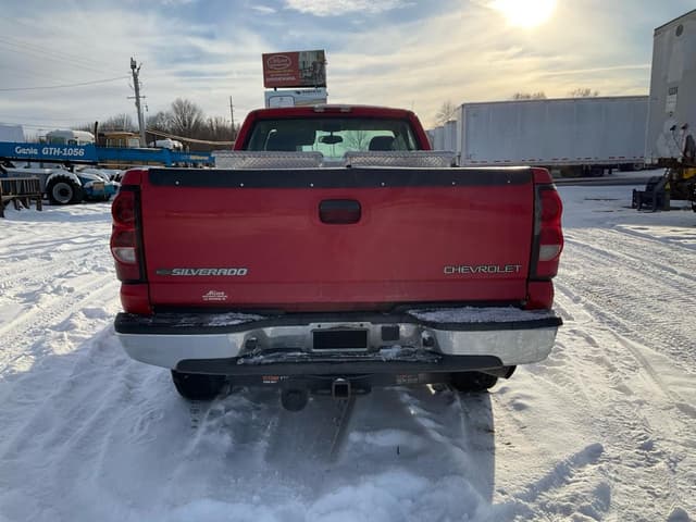 Image of Chevrolet 2500 equipment image 3