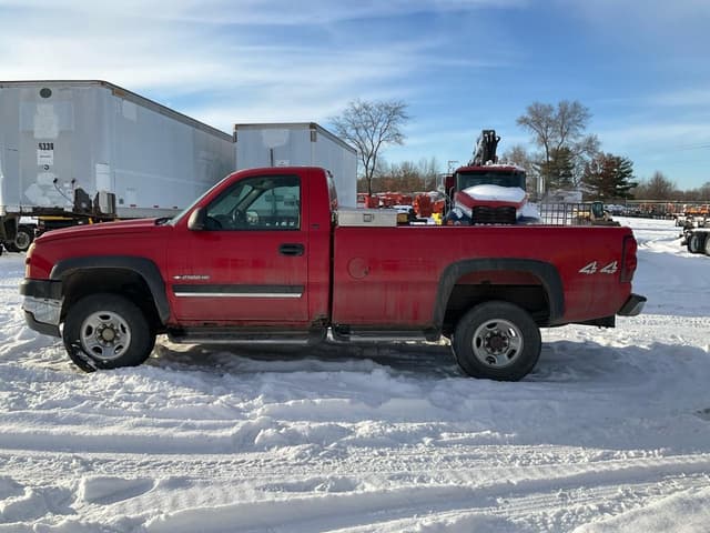 Image of Chevrolet 2500 equipment image 1