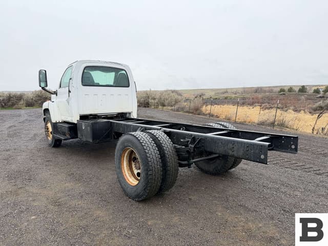 Image of Chevrolet Kodiak C6500 equipment image 2