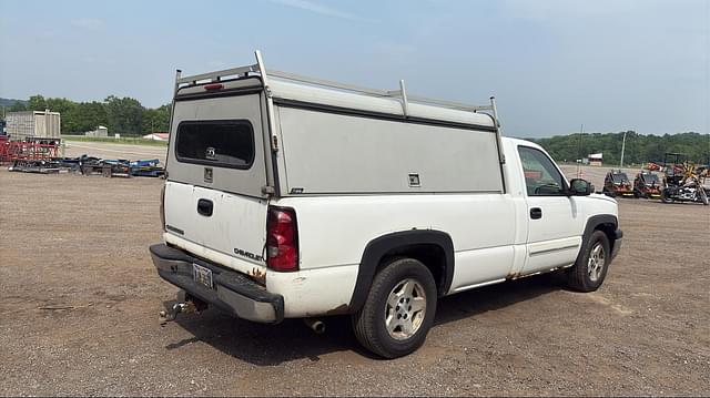 Image of Chevrolet 1500 equipment image 2
