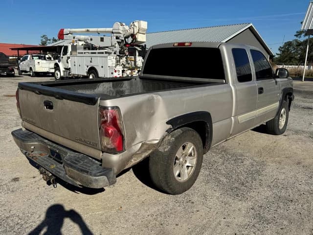 Image of Chevrolet 1500 equipment image 4